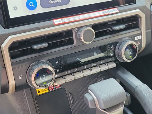 Used 2025 Toyota Tacoma Limited image 25