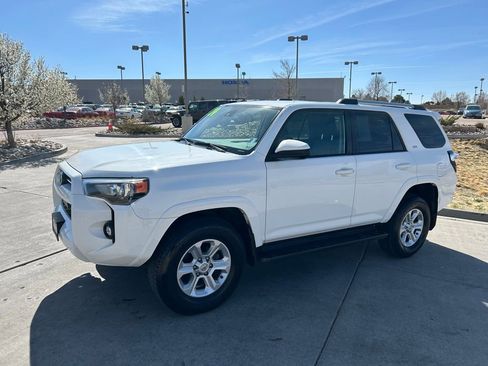 Used 2024 Toyota 4Runner SR5 AWD/4WD image 4