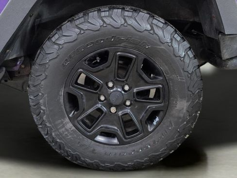 Used 2016 Jeep Wrangler Sahara w/ Dual Top Group AWD/4WD image 27