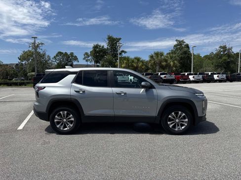 Used 2025 Chevrolet Equinox LT FWD image 2