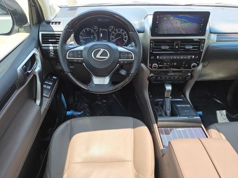 Used 2022 Lexus GX 460 Luxury w/ Sport Design Package AWD/4WD image 23