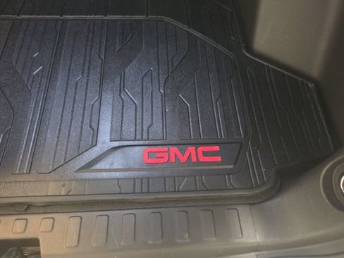 Used 2024 GMC Terrain SLE w/ Driver Convenience Package AWD/4WD image 16