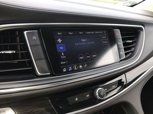 Used 2022 Buick Enclave Essence image 16