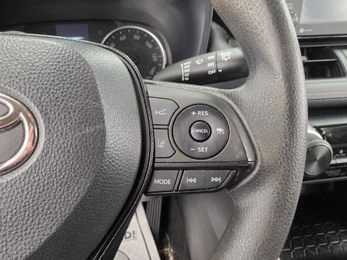 Used 2021 Toyota RAV4 LE FWD image 13