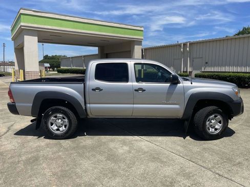 Used 2014 Toyota Tacoma PreRunner w/ Convenience Package RWD image 2