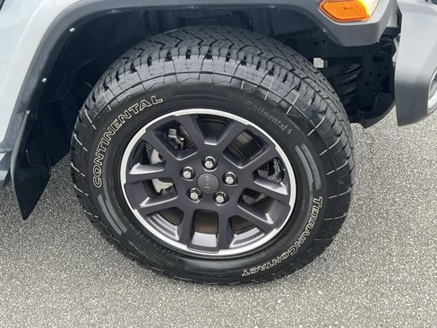 Used 2023 Jeep Gladiator Overland w/ Trailer Tow Package image 12