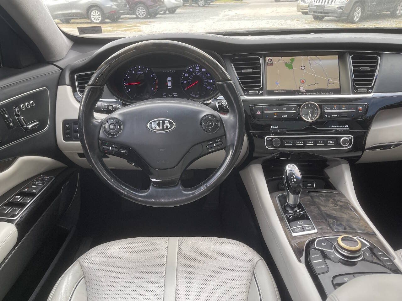 Used 2015 Kia K900 Luxury RWD image 25