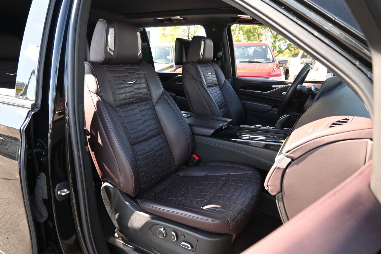 Used 2023 Cadillac Escalade ESV Sport Platinum AWD/4WD image 26