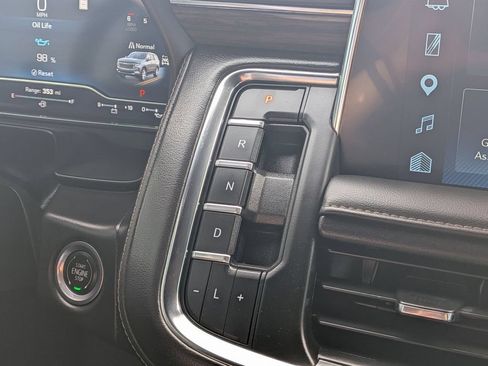 Used 2023 Chevrolet Tahoe High Country AWD/4WD image 12