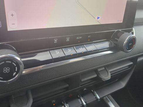 Used 2024 Chevrolet Colorado Trail Boss w/ Technology Package image 18