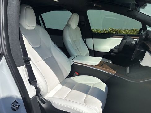 Used 2022 Tesla Model X image 16