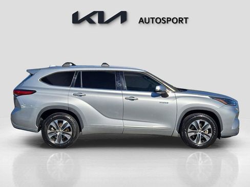 Used 2021 Toyota Highlander XLE image 7