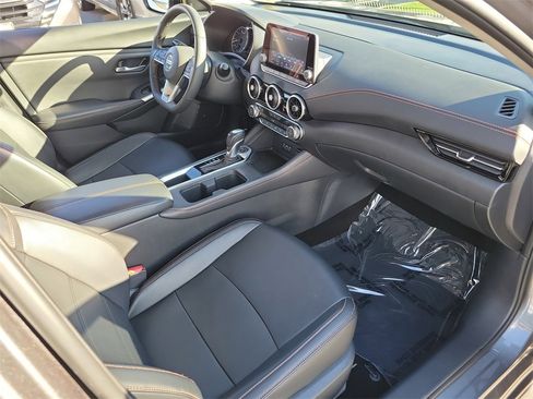 Used 2023 Nissan Sentra SR w/ SR Premium Package image 17