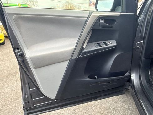 Used 2013 Toyota RAV4 LE image 9