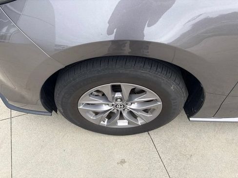 Used 2023 Toyota Sienna XLE w/ XLE Plus Package AWD/4WD image 12