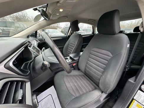 Used 2017 Ford Fusion SE w/ Fusion SE Technology Package image 13