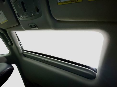 Used 2020 Nissan Pathfinder SL image 28