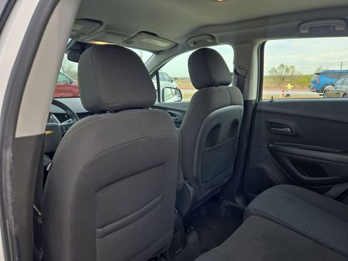 Used 2020 Chevrolet Trax LS image 17