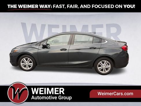 Used 2018 Chevrolet Cruze LT w/ Convenience Package FWD image 8