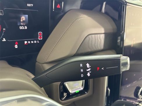 Used 2025 GMC Yukon Denali w/ Sun & Power Step Package image 42