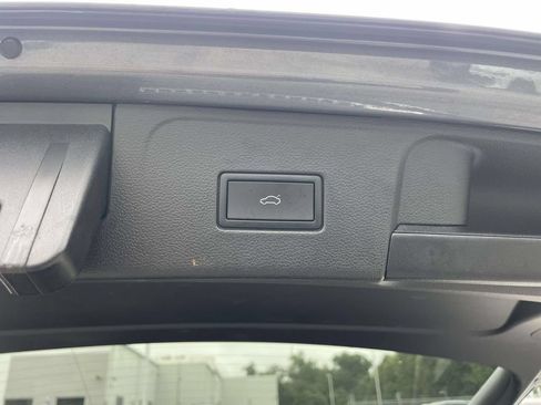 Certified 2023 Volkswagen Atlas SE w/ Panoramic Sunroof Package FWD image 11