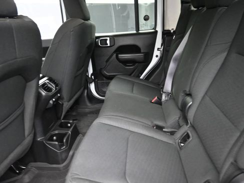 Used 2023 Jeep Gladiator Sport AWD/4WD image 12