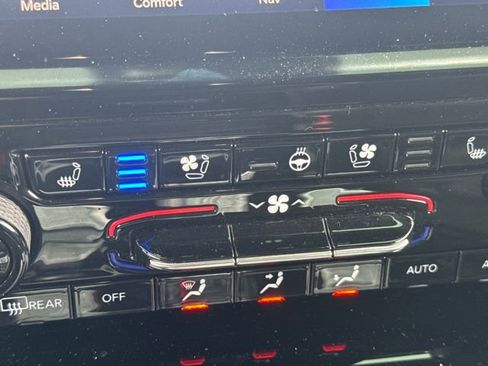 Used 2024 Jeep Grand Cherokee Trailhawk image 24