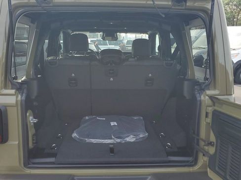 New 2026 Jeep Wrangler Unlimited Rubicon w/ Steel Bumper Group image 9