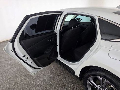 Used 2023 Honda Accord EX image 15