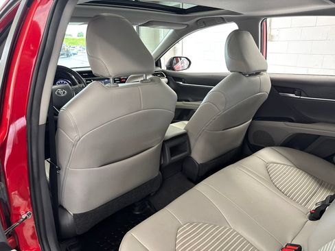 Certified 2019 Toyota Camry SE w/ Convenience Package FWD image 40