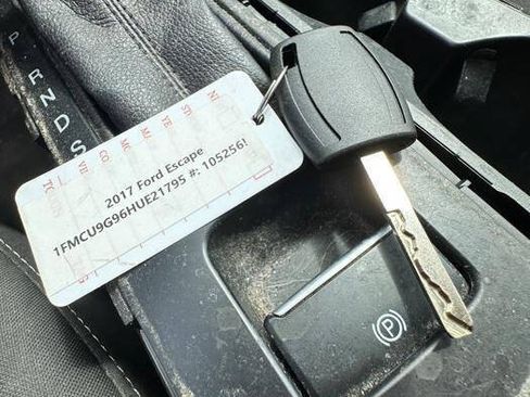 Used 2017 Ford Escape SE AWD/4WD image 46