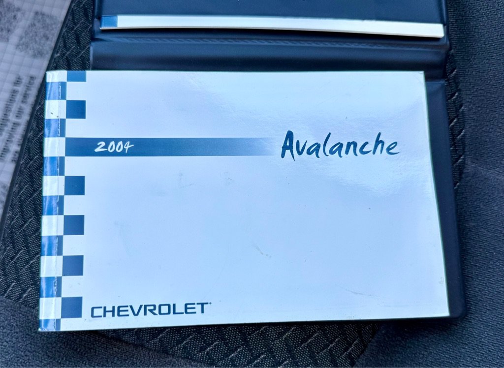 Used 2004 Chevrolet Avalanche 2WD image 12