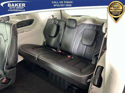 Used 2021 Chrysler Pacifica Limited w/ Uconnect Theater Family Group image 37