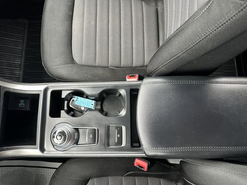 Used 2021 Ford Edge SE image 32