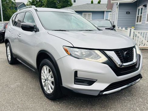 Used 2017 Nissan Rogue SV image 4