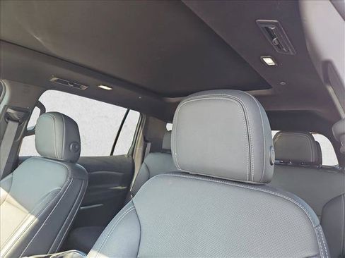 Used 2025 Chevrolet Traverse LT w/ Sun and Wheel Package FWD image 13