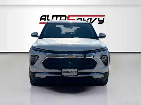 Used 2024 Chevrolet TrailBlazer LT image 2