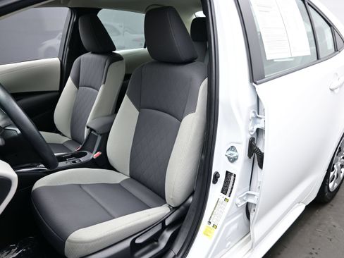 Used 2024 Toyota Corolla LE FWD image 11