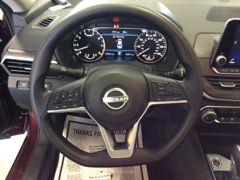 Used 2024 Nissan Altima 2.5 SV image 17