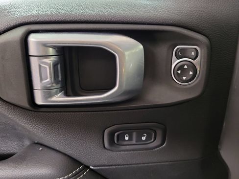 Used 2021 Jeep Wrangler Unlimited Sahara AWD/4WD image 16