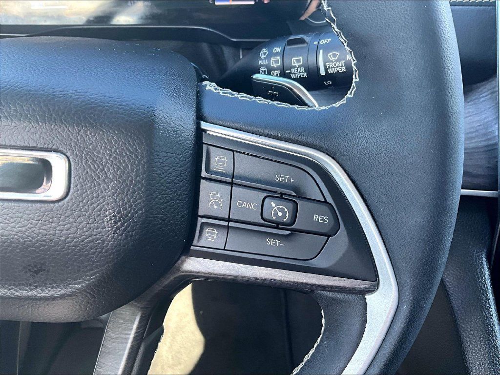 Used 2023 Jeep Grand Cherokee 4WD 4xe image 24