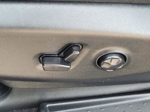 Used 2025 Chrysler Pacifica Limited FWD image 34