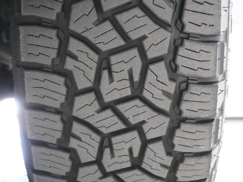 Used 2022 Toyota Tacoma TRD Sport w/ TRD Premium Sport Package image 31