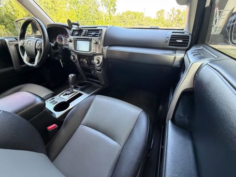 Used 2018 Toyota 4Runner SR5 Premium image 16