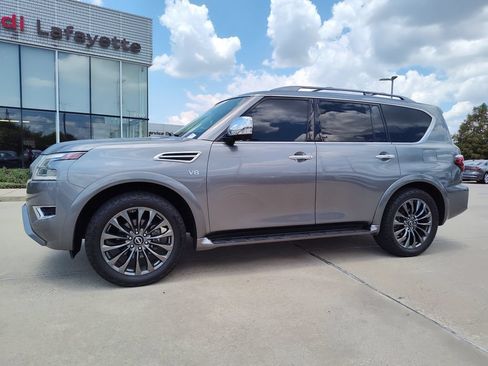 Used 2022 Nissan Armada Platinum RWD image 3