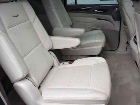 Used 2022 Cadillac Escalade ESV Premium Luxury Platinum w/ Heavy-Duty Trailer Package image 37