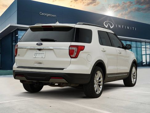 Used 2019 Ford Explorer XLT w/ Equipment Group 202A image 5