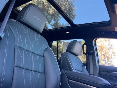 New 2026 Buick Enclave Avenir w/ Super Cruise Package image 17