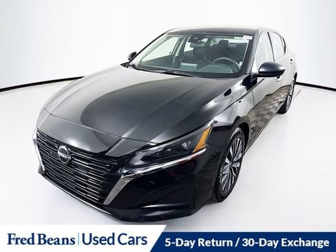 Used 2024 Nissan Altima 2.5 SV image 3