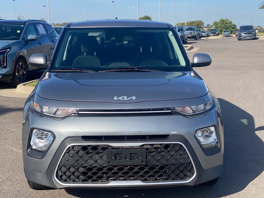 Used 2022 Kia Soul LX w/ Technology Package FWD image 2